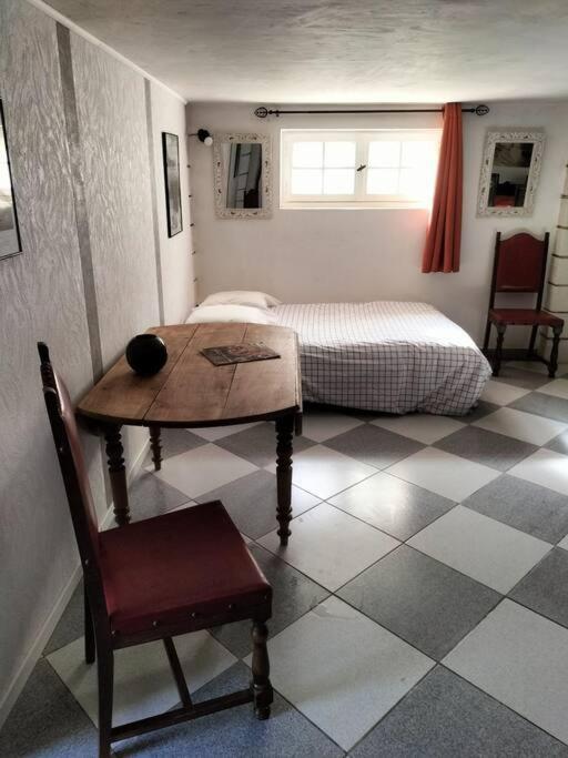Charmant Appart Avec Jardin Aigues-Mortes Εξωτερικό φωτογραφία